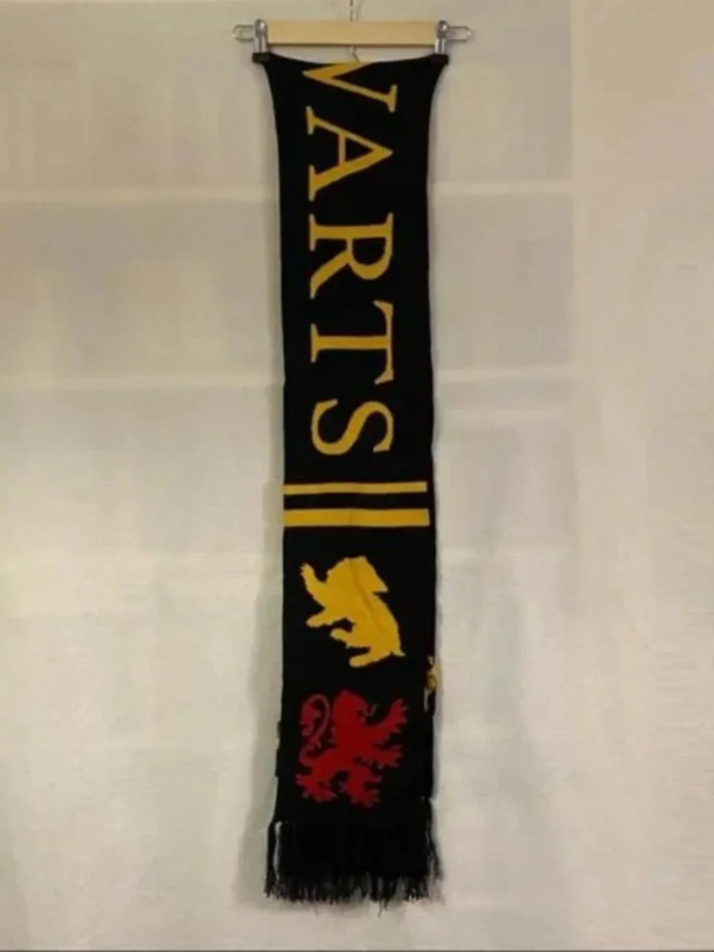 NWT Bioworld Harry Potter Hogwarts houses varsity knit beanie & scarf set